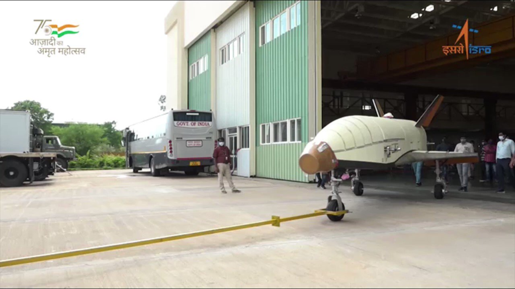 ISRO Ne DRDO Aur IAF Ke Saath Milkar RLV LEX Mission Ka Safal Autonomous Landing Kiya. Isse Reusable Launch Vehicle Ki Technology Ko Badhava Mila.