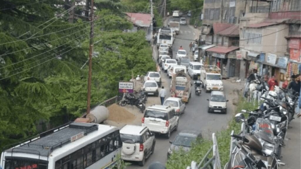 Shimla police ne ek naya plan banaya hai jisme entry points par 5-10 minute ka halt hai taaki traffic smooth rahe.