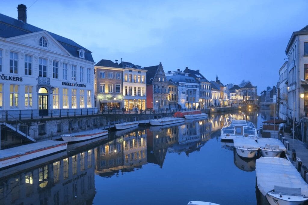 20 Shocking Cultural Contrasts Between Europe and India That Will Amaze You