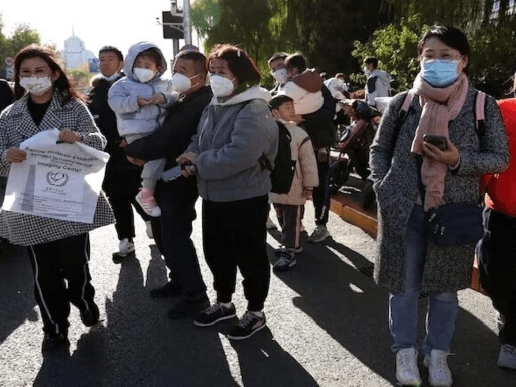 China Mein Phail Raha HMPV Virus: Kya Yeh Agla Bada Outbreak Ban Sakta Hai? Samjhein Sab Kuch Is Dangerous Virus Ke Baare Mein!